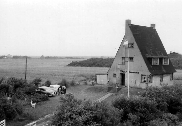 Klaar Kimming 1957 mit Fahnenmast und Garten